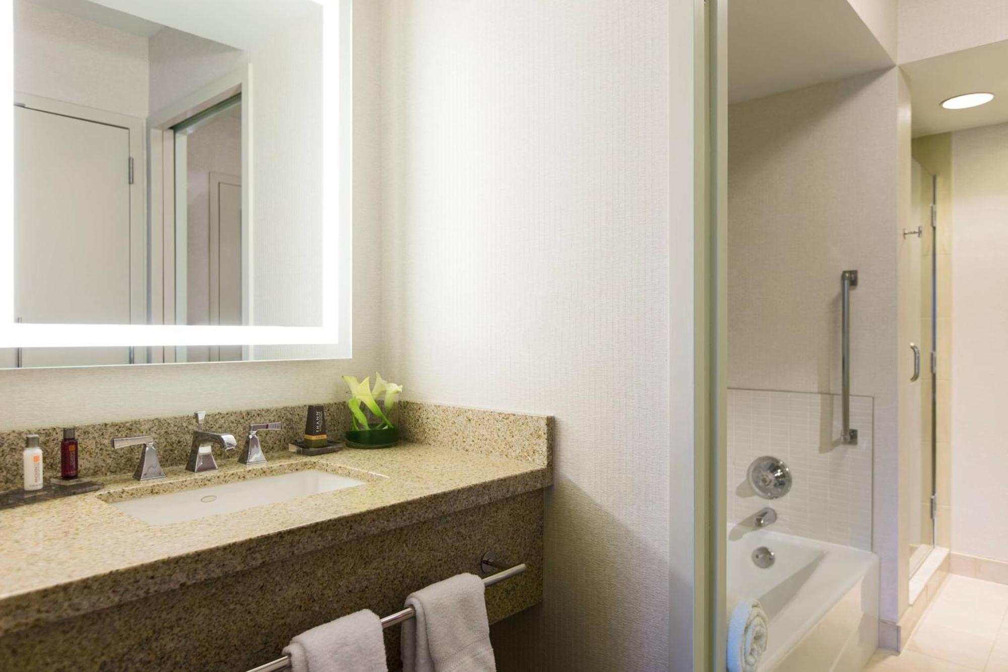 Chicago Marriott Suites O'Hare Rosemont Exterior foto
